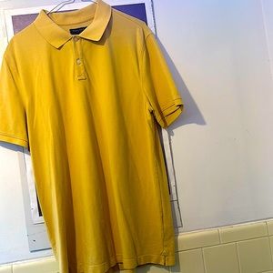 Banana Republic core temp 2 button ss polo shirt. Size large Tall/Long.70%cotton